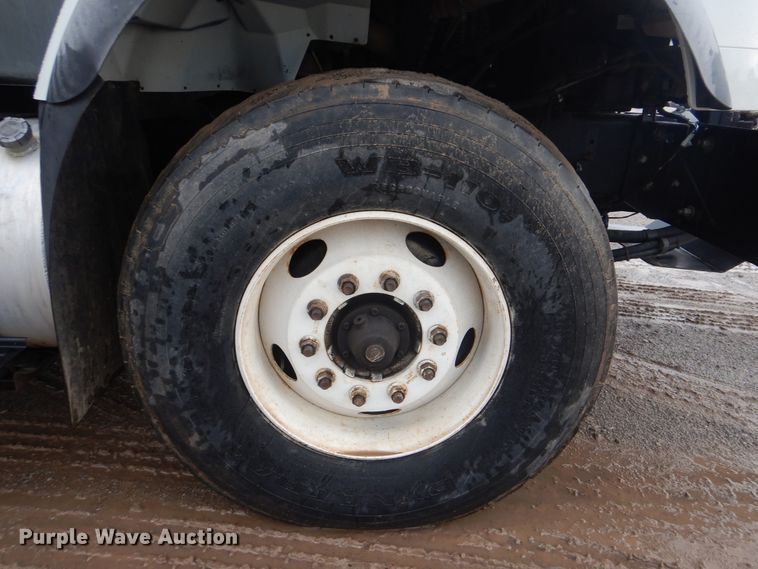 image for item DI0395 2007 International 7600  vacuum truck