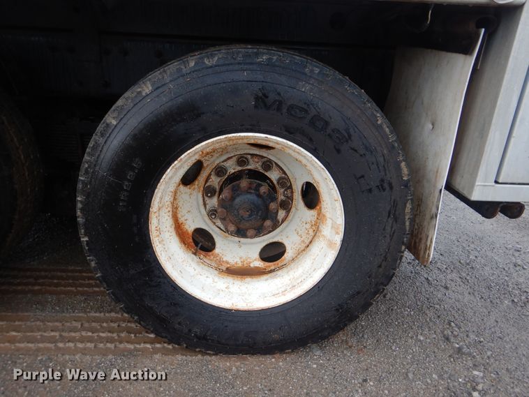 image for item DI0395 2007 International 7600  vacuum truck