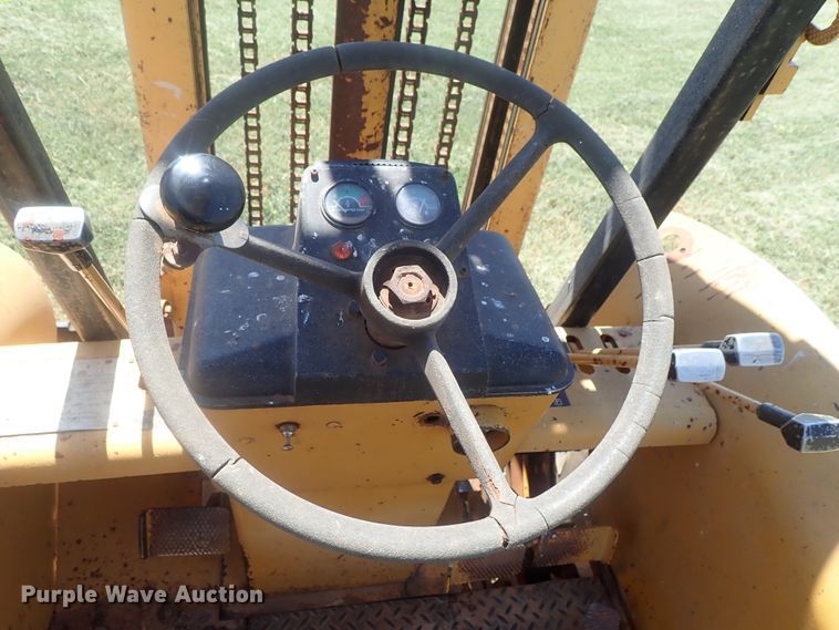 image for item DI4662 1978 John Deere 480B  forklift