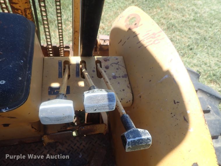 image for item DI4662 1978 John Deere 480B  forklift