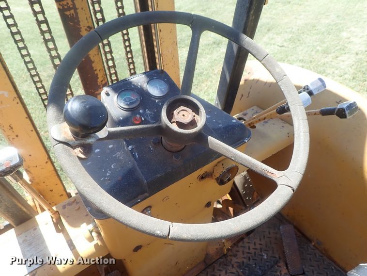 image for item DI4662 1978 John Deere 480B  forklift