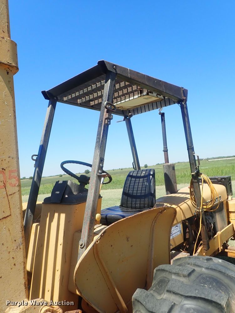 image for item DI4662 1978 John Deere 480B  forklift