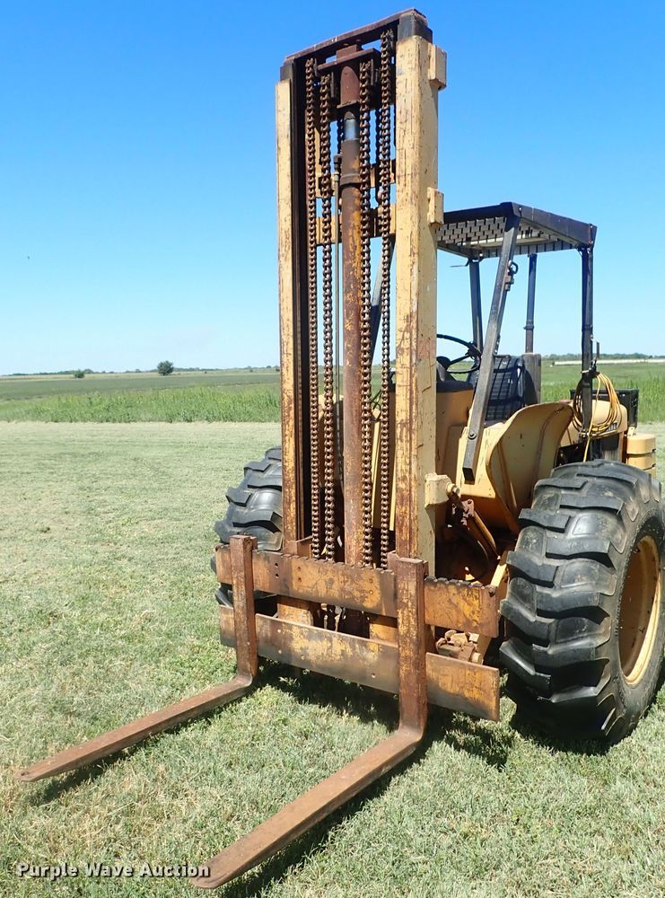 image for item DI4662 1978 John Deere 480B  forklift