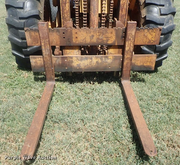 image for item DI4662 1978 John Deere 480B  forklift