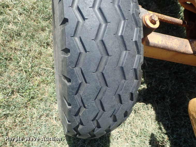 image for item DI4662 1978 John Deere 480B  forklift