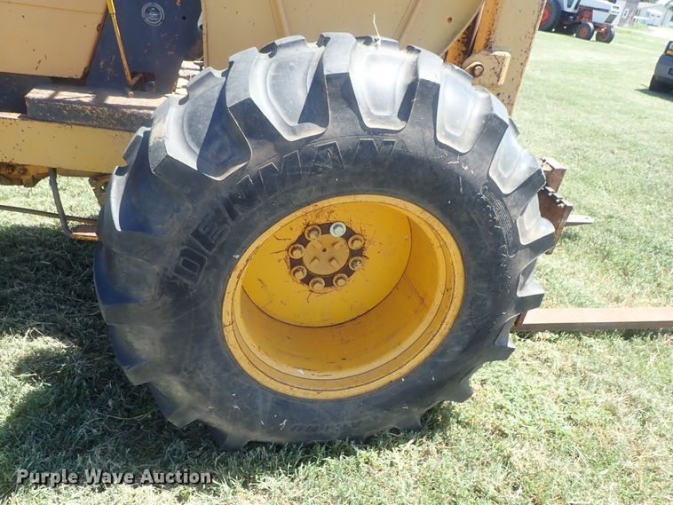 image for item DI4662 1978 John Deere 480B  forklift