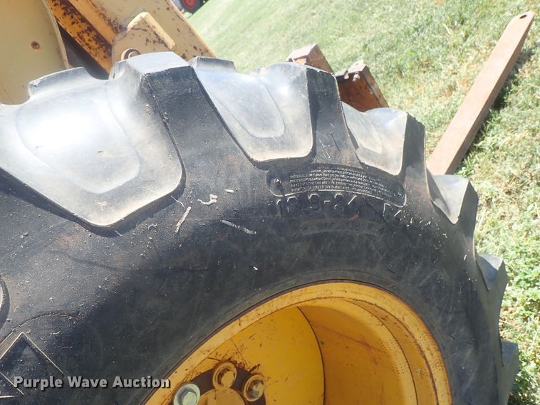 image for item DI4662 1978 John Deere 480B  forklift