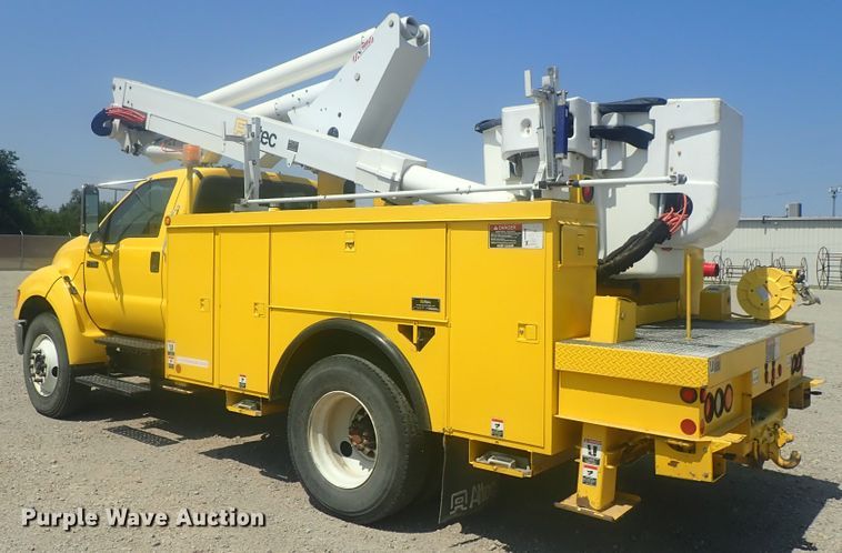 image for item DI4721 2007 Ford F750  bucket truck