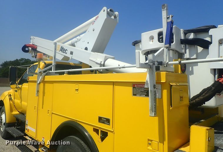image for item DI4721 2007 Ford F750  bucket truck