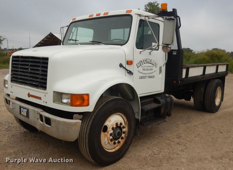 image for item DI7683 1992 International 4900  flatbed truck