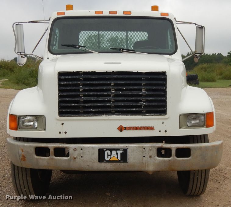 image for item DI7683 1992 International 4900  flatbed truck