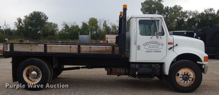 image for item DI7683 1992 International 4900  flatbed truck