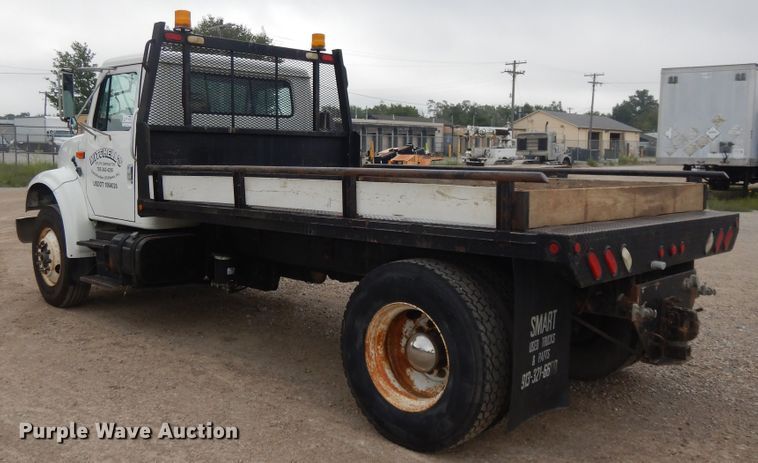 image for item DI7683 1992 International 4900  flatbed truck