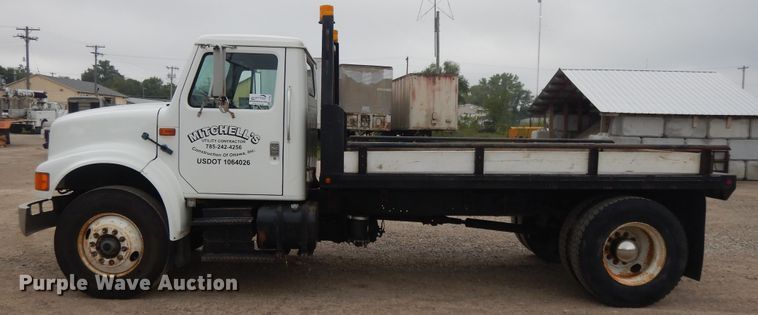 image for item DI7683 1992 International 4900  flatbed truck