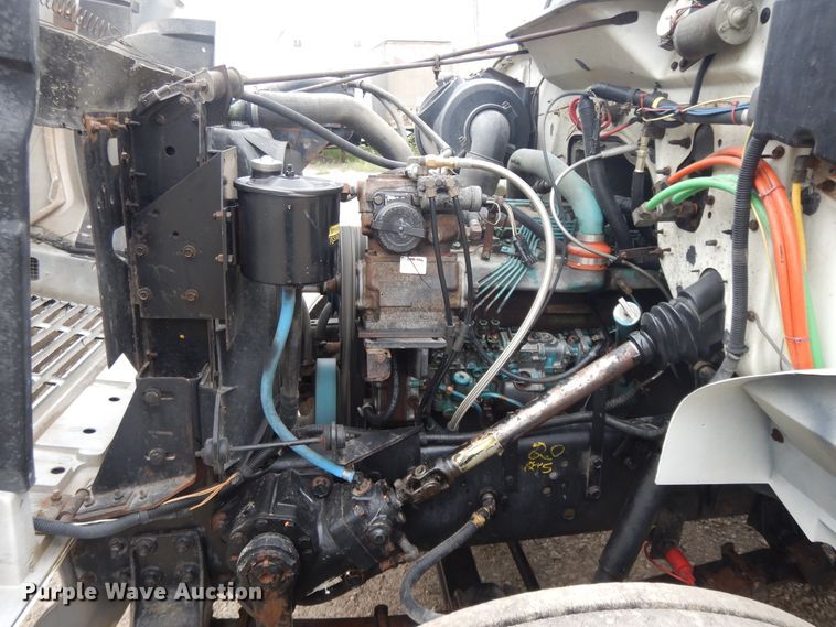 image for item DI7683 1992 International 4900  flatbed truck