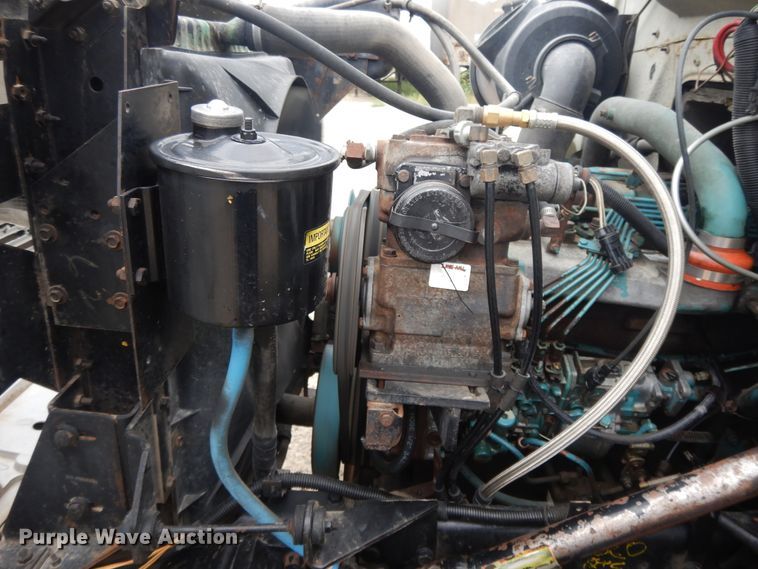 image for item DI7683 1992 International 4900  flatbed truck