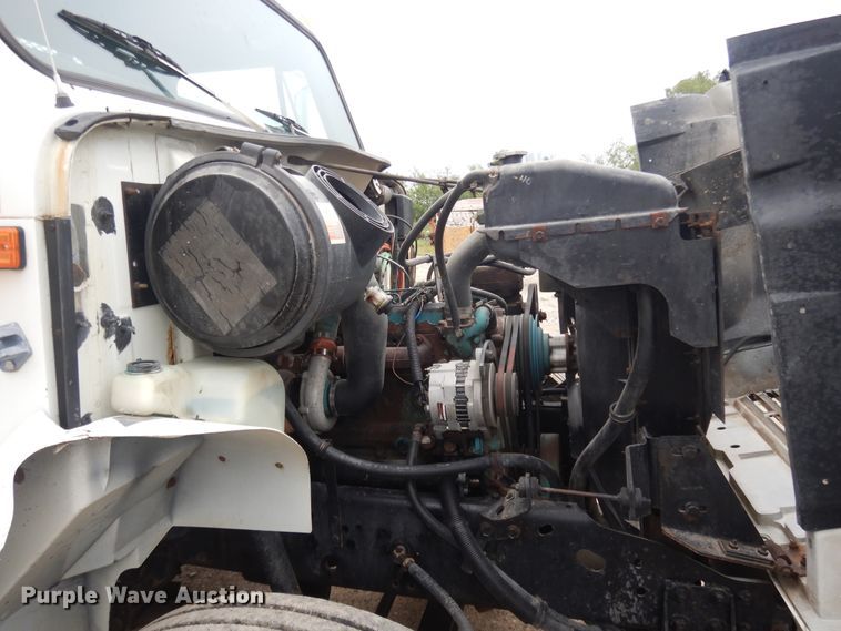 image for item DI7683 1992 International 4900  flatbed truck