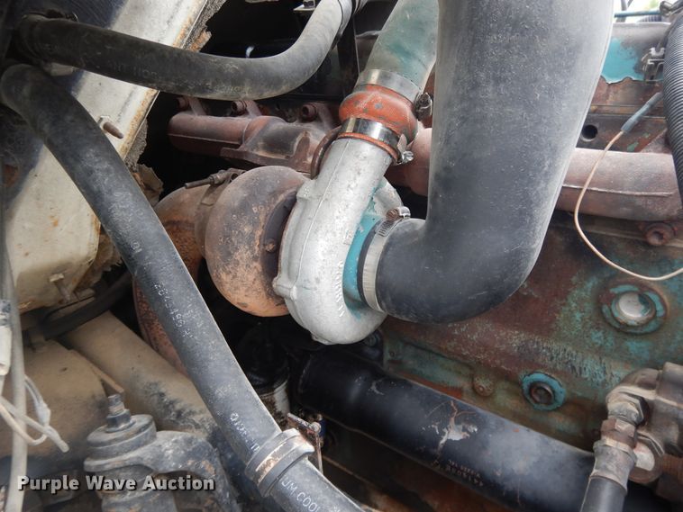 image for item DI7683 1992 International 4900  flatbed truck