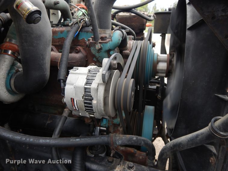 image for item DI7683 1992 International 4900  flatbed truck