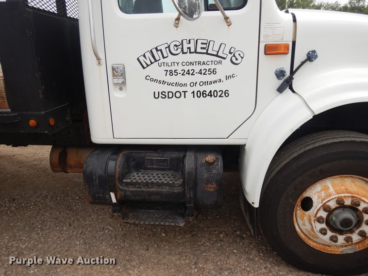 image for item DI7683 1992 International 4900  flatbed truck