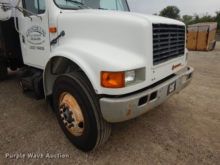 image for item DI7683 1992 International 4900  flatbed truck