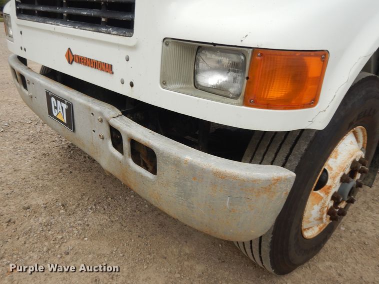 image for item DI7683 1992 International 4900  flatbed truck