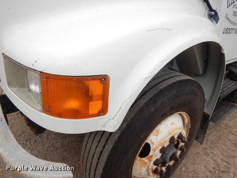 image for item DI7683 1992 International 4900  flatbed truck