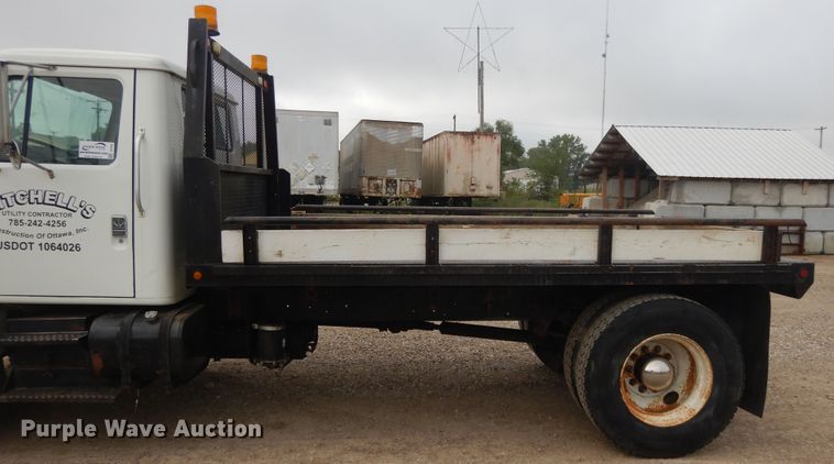 image for item DI7683 1992 International 4900  flatbed truck