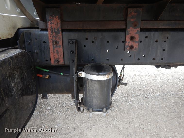 image for item DI7683 1992 International 4900  flatbed truck