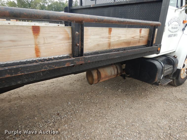 image for item DI7683 1992 International 4900  flatbed truck