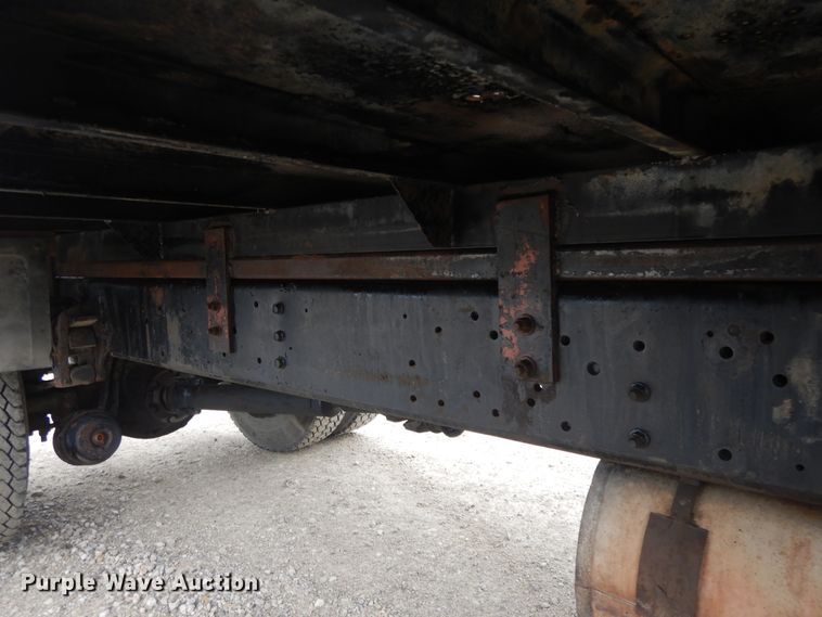 image for item DI7683 1992 International 4900  flatbed truck