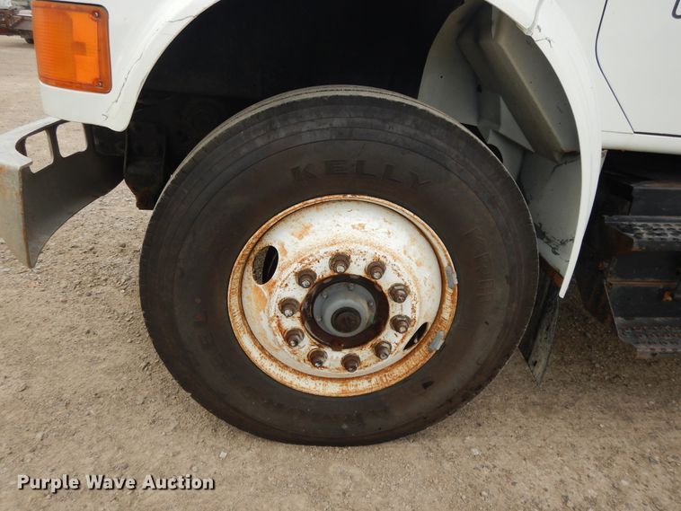 image for item DI7683 1992 International 4900  flatbed truck