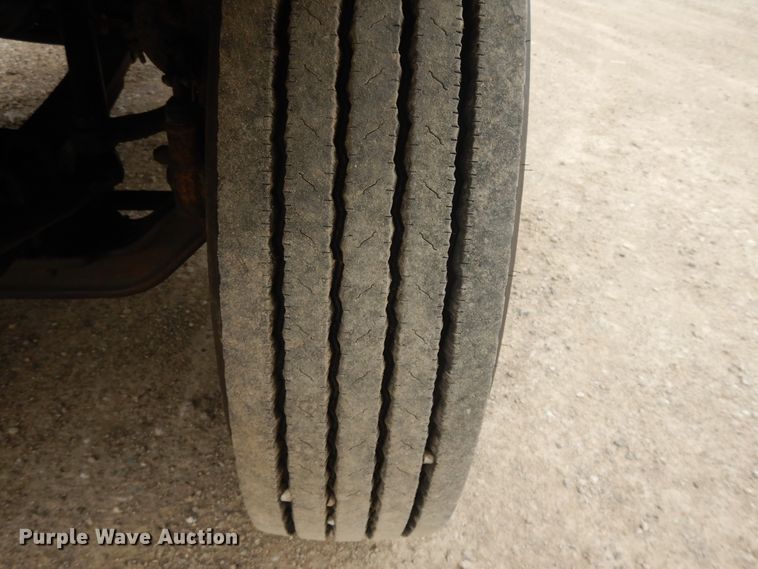 image for item DI7683 1992 International 4900  flatbed truck