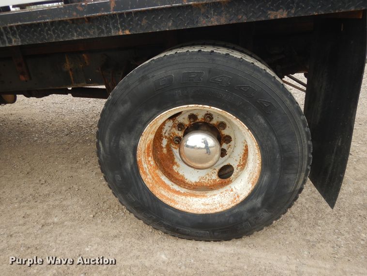 image for item DI7683 1992 International 4900  flatbed truck