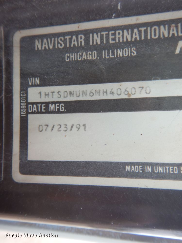 image for item DI7683 1992 International 4900  flatbed truck