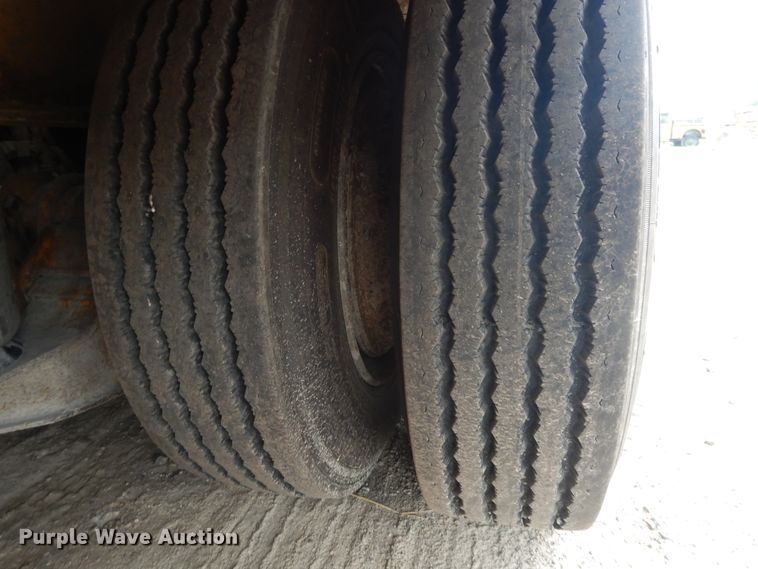 image for item DI7685 1991 Trail King TK70HDG-422 lowboy equipment trailer