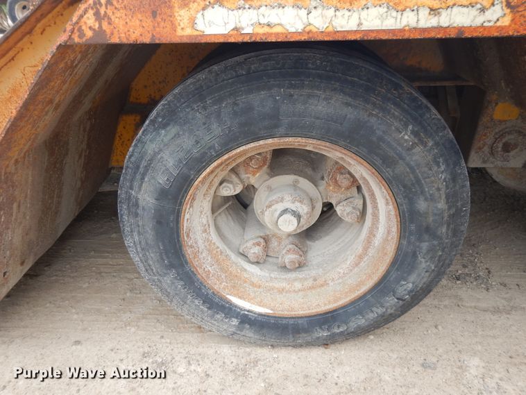 image for item DI7685 1991 Trail King TK70HDG-422 lowboy equipment trailer