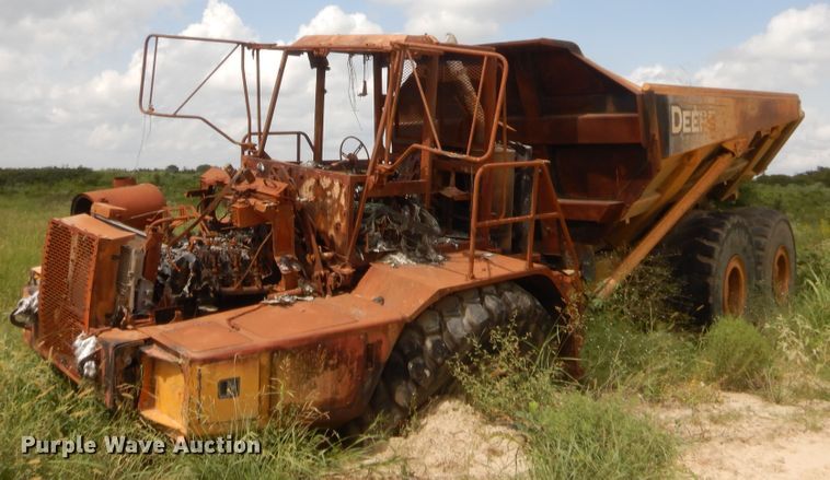image for item DJ2009 2006 John Deere 400D  haul truck