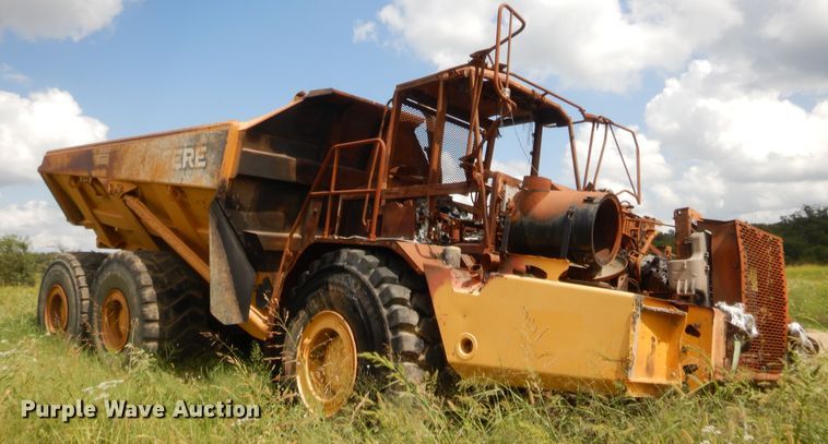 image for item DJ2009 2006 John Deere 400D  haul truck