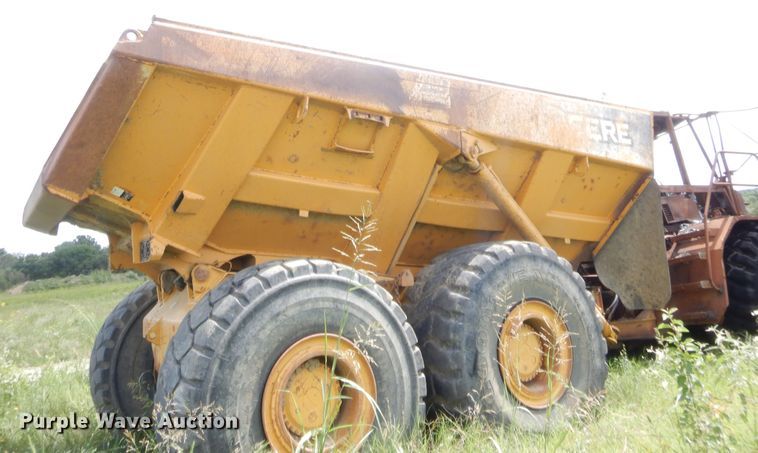 image for item DJ2009 2006 John Deere 400D  haul truck