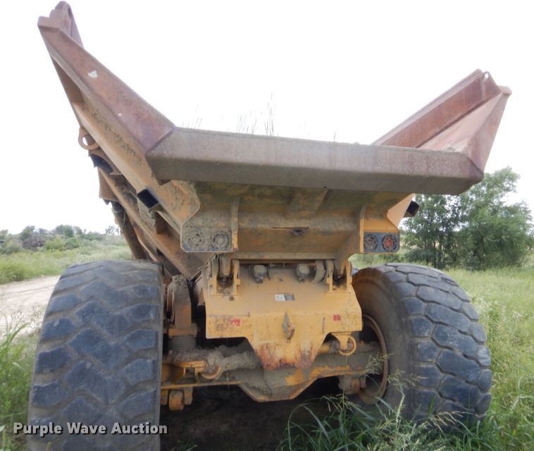 image for item DJ2009 2006 John Deere 400D  haul truck