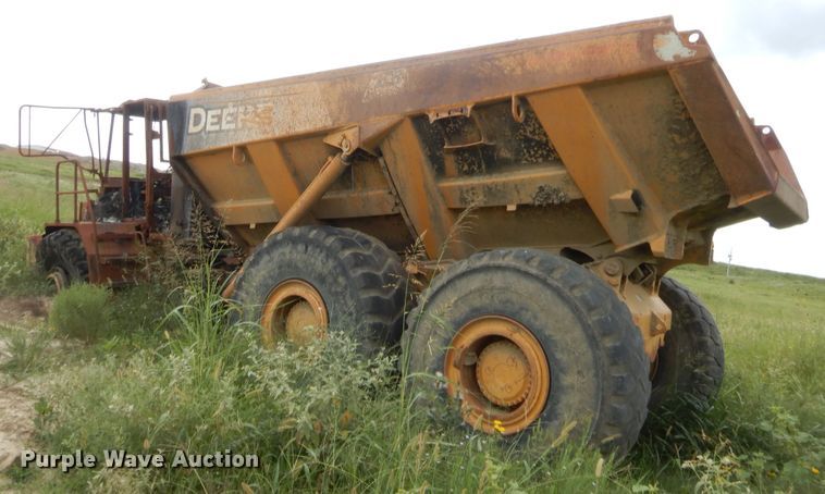 image for item DJ2009 2006 John Deere 400D  haul truck