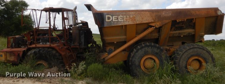 image for item DJ2009 2006 John Deere 400D  haul truck