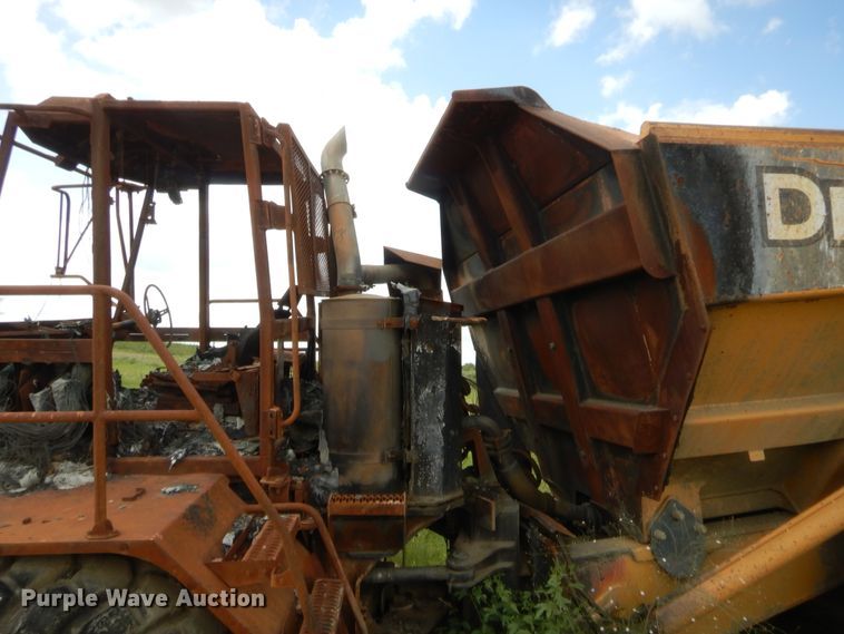 image for item DJ2009 2006 John Deere 400D  haul truck