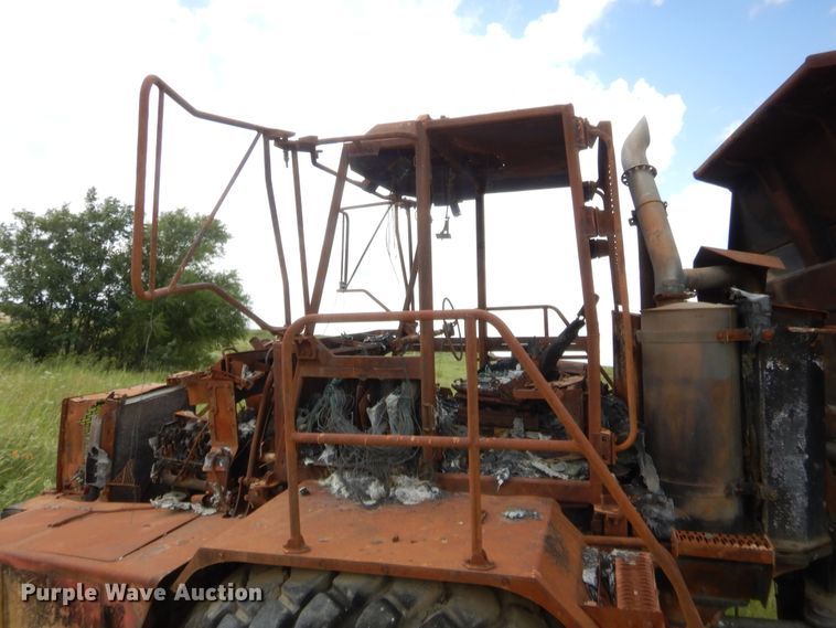 image for item DJ2009 2006 John Deere 400D  haul truck