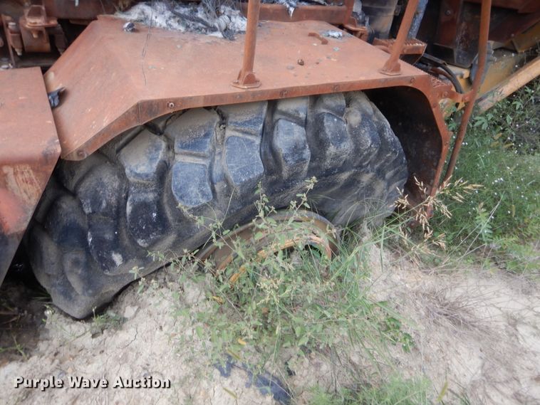 image for item DJ2009 2006 John Deere 400D  haul truck
