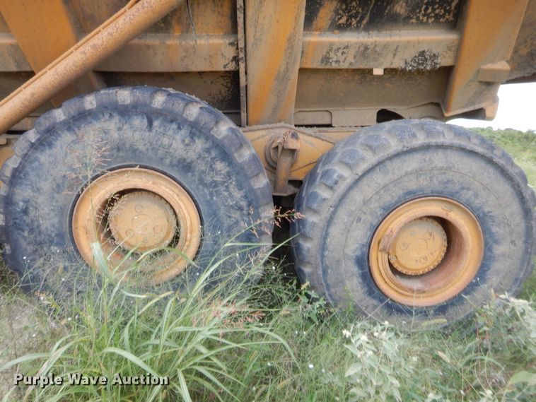 image for item DJ2009 2006 John Deere 400D  haul truck