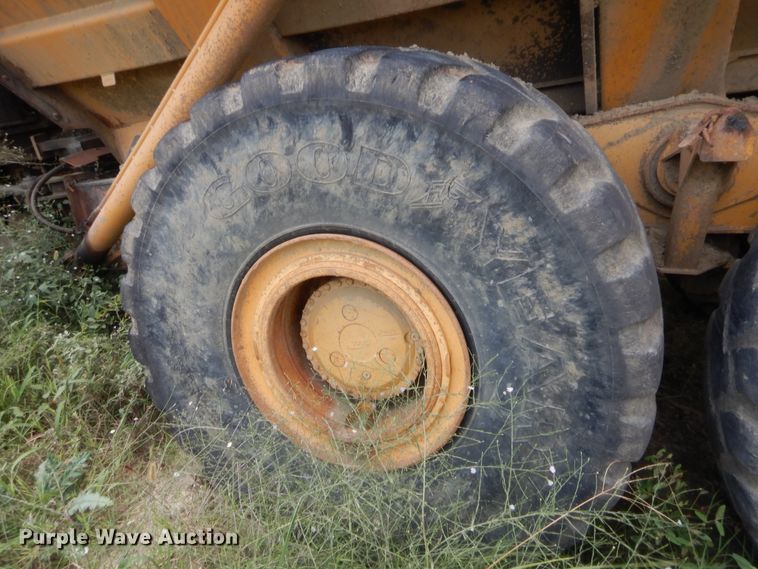 image for item DJ2009 2006 John Deere 400D  haul truck