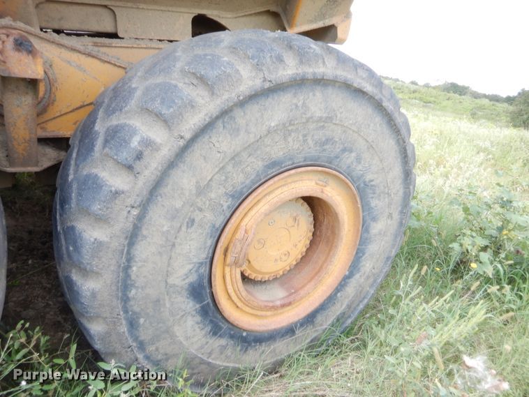 image for item DJ2009 2006 John Deere 400D  haul truck