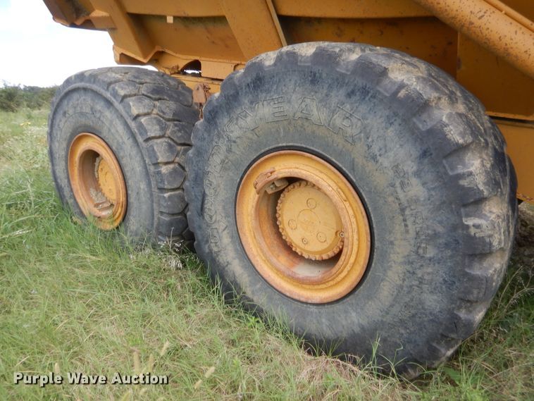 image for item DJ2009 2006 John Deere 400D  haul truck